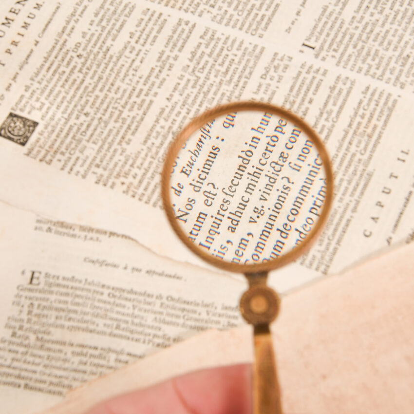 Antiqued Brass Magnifying Glass with Folding Handle - Image 5