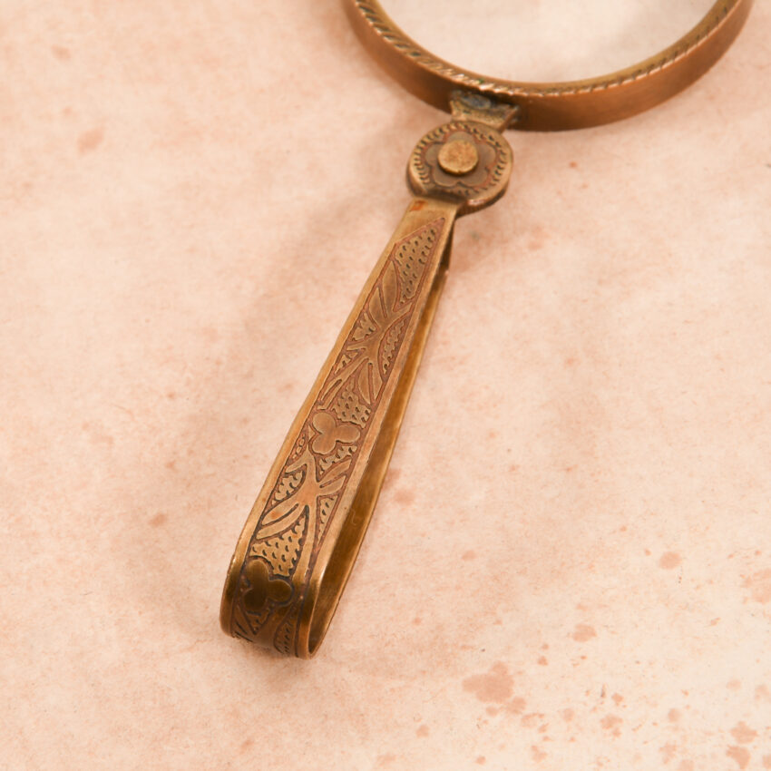 Antiqued Brass Magnifying Glass with Folding Handle - Image 6