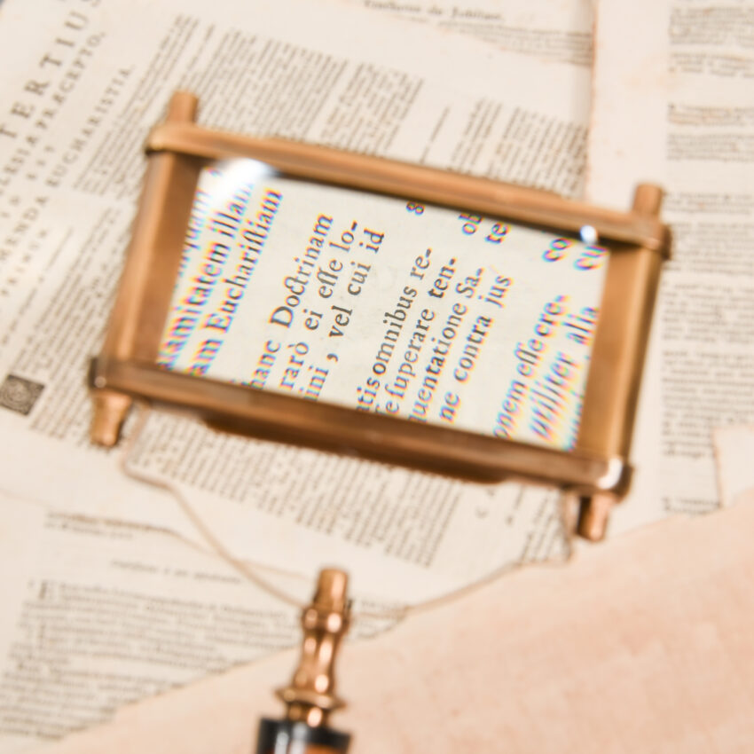 Antiqued Brass Magnifier, Horn Handle - Image 3