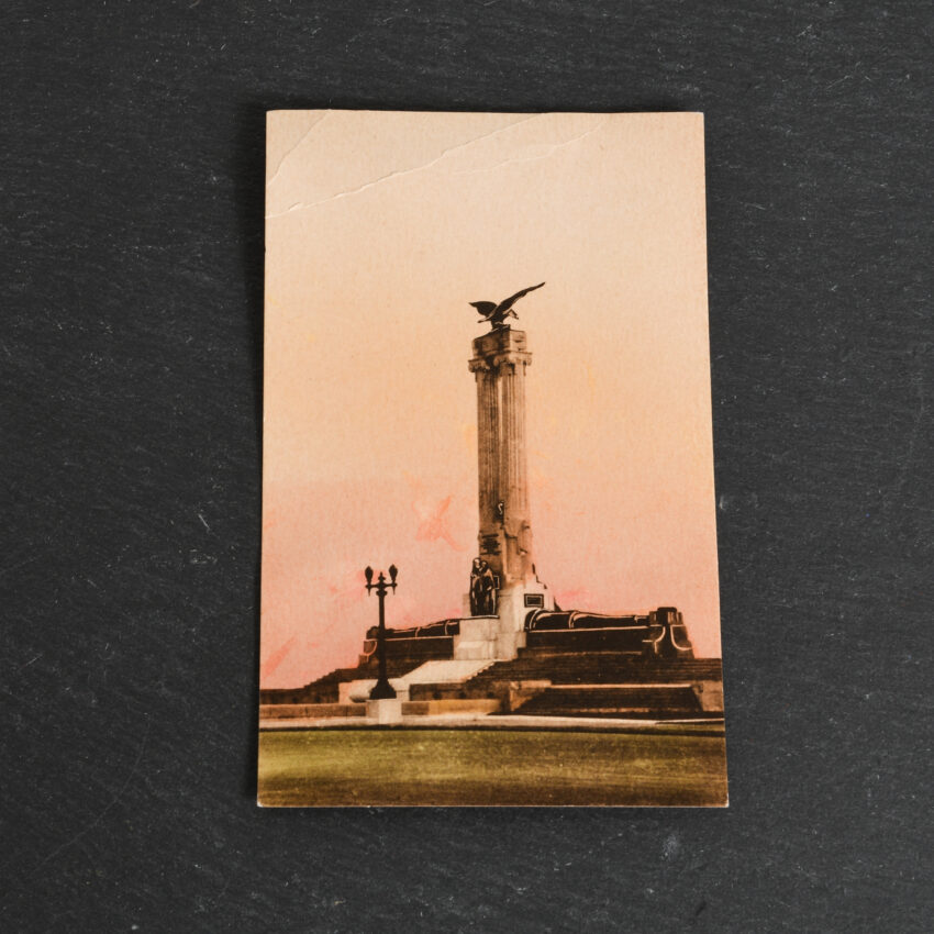 Republic of Cuba Postcards, Statue